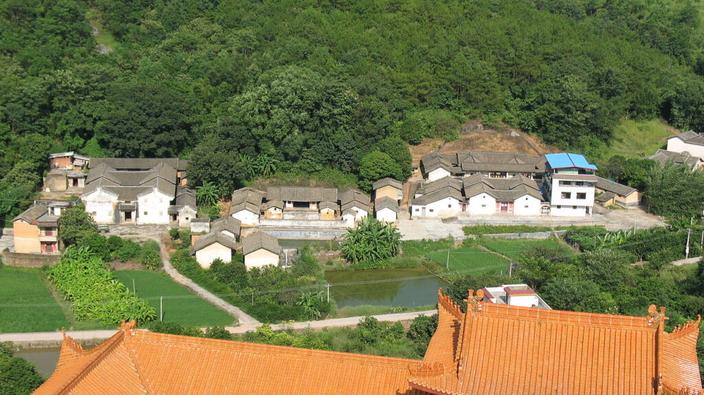 Hakka Village in Meizhou, 2006. Source: Wikiwand "Hakka Hill Song"